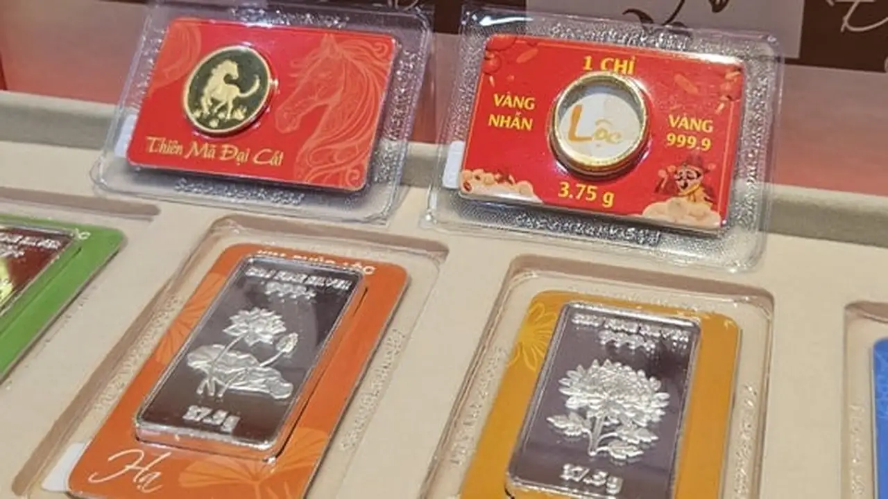 تقلبات حادة تضرب أسعار سبائك ذهب SJC وفضة شركة Phu Quy صباح 3 مارس